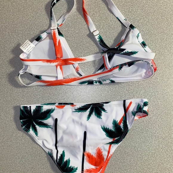 Bikini - Picture 2 of 2